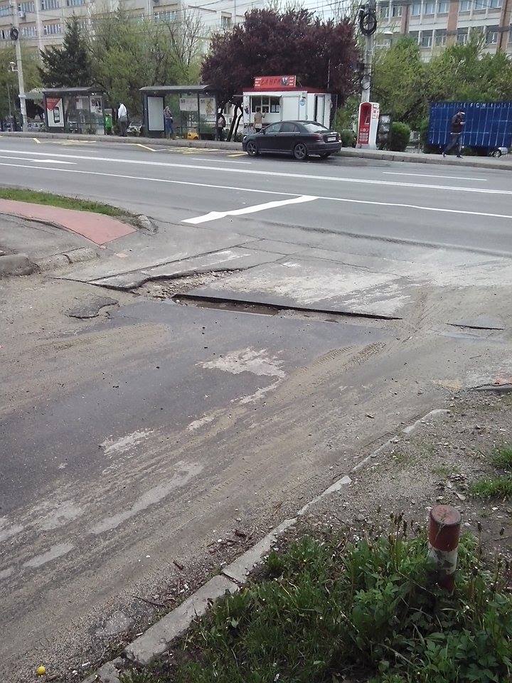 Mai mulți șoferi și-au rupt mașinile într-un șanț de pe Bulevardul București, vis-a-vis de UPG Ploiești.