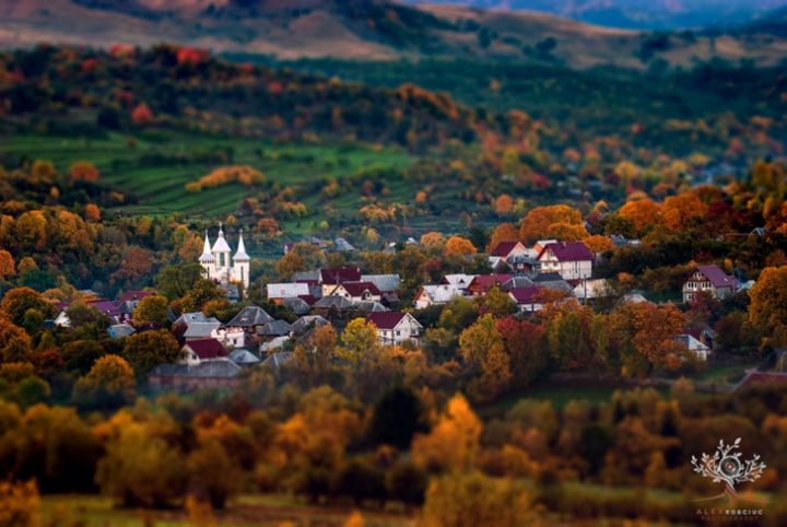 "M-am trezit la 5 dimineaţă pentru o drumeţie prin munţii din Transilvania şi am fotografiat câteva peisaje uluitoare". Imaginile surprinse de fotograful Alex Robciucau devenit virale pe Internet.