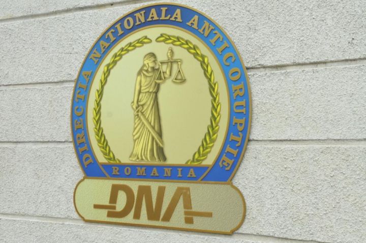 Dosarul în care consilierul municipal Ionuț Ionescu a fost arestat pentru luare de mită se află într-o strânsă legătură cu ancheta penală derulată de procurorii anticorupție de la Alba Iulia. În acest ultim dosar a fost arestat și Mihail Iordache, administrator al SC Cast SRL Bănești, fiind acuzat de fals în declarații și înșelăciune.  