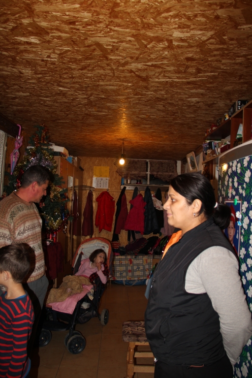 antreul - hol si loc de luat masa, un fel de camera de zi.JPG