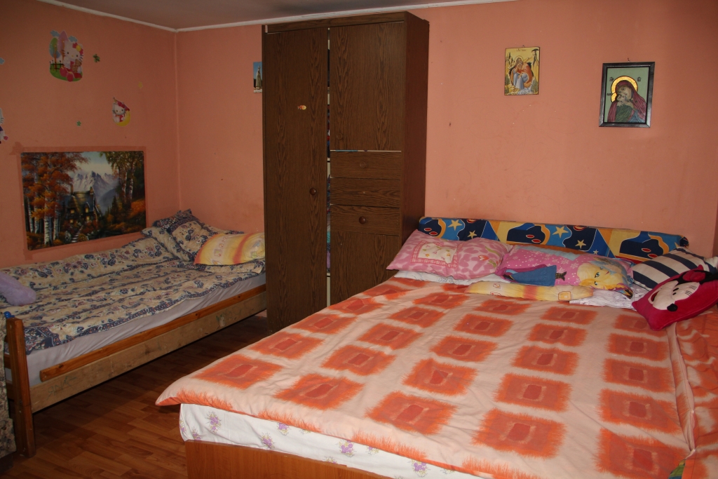 dormitorul in care dorm toti 5.JPG
