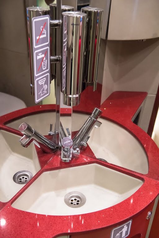 interior grup sanitar tren