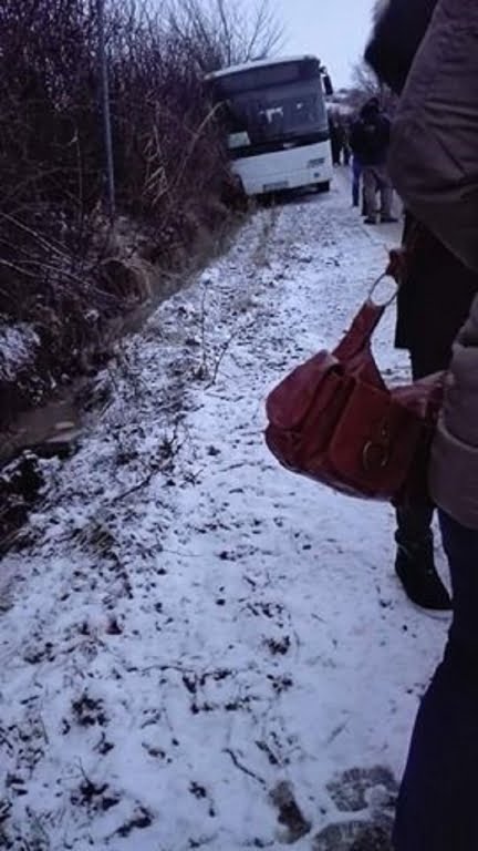 autobuz-intrat-in-sant.jpg
