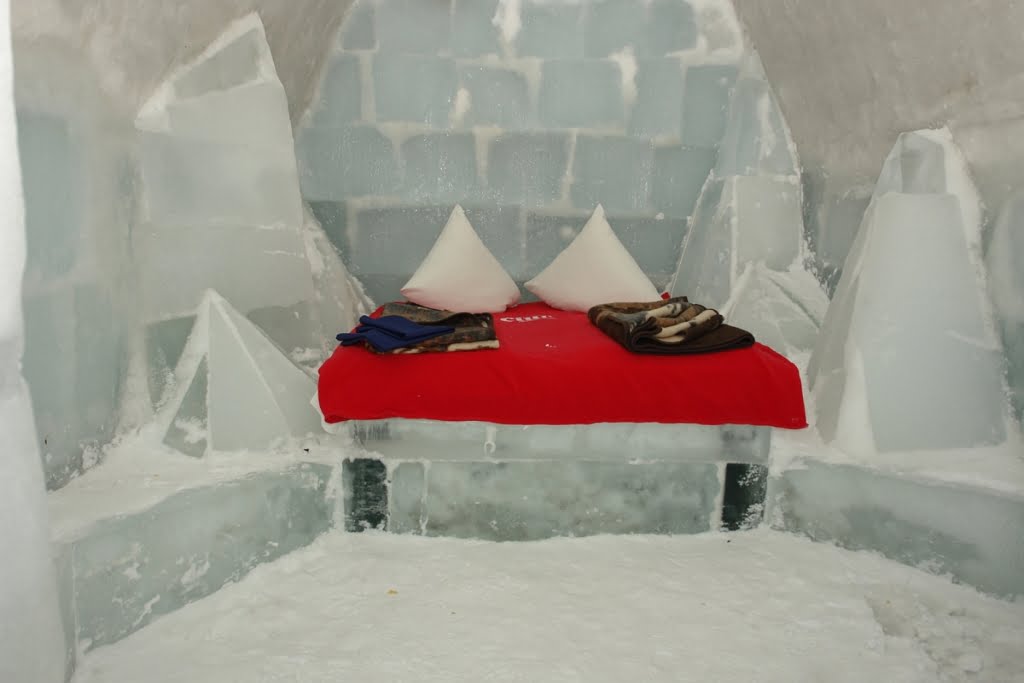 hotelul-de-gheata-Balea-lac.jpg