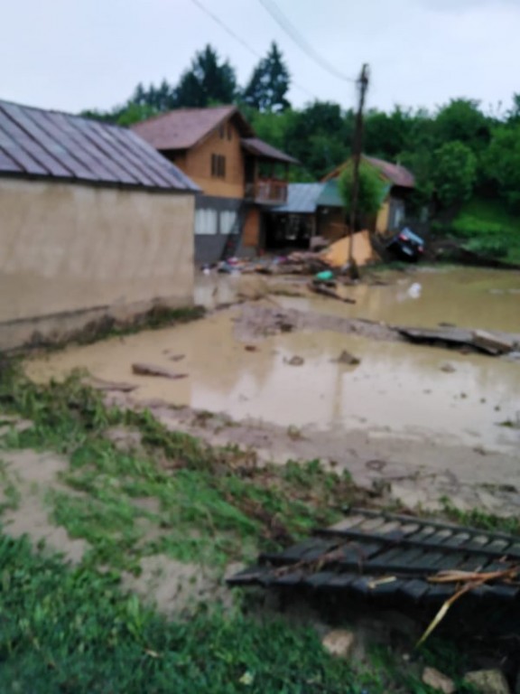 inundatii-lapos-vineri_e9e2c.jpg