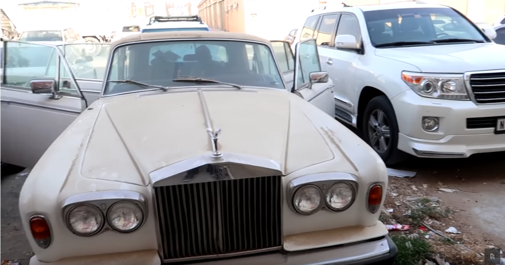 imagini-in-premiera-cu-cimitirul-auto-din-dubai-mii-de-bolizi-de-lux-abandonati-de-seici-foto-uimitor_a7bc4.png
