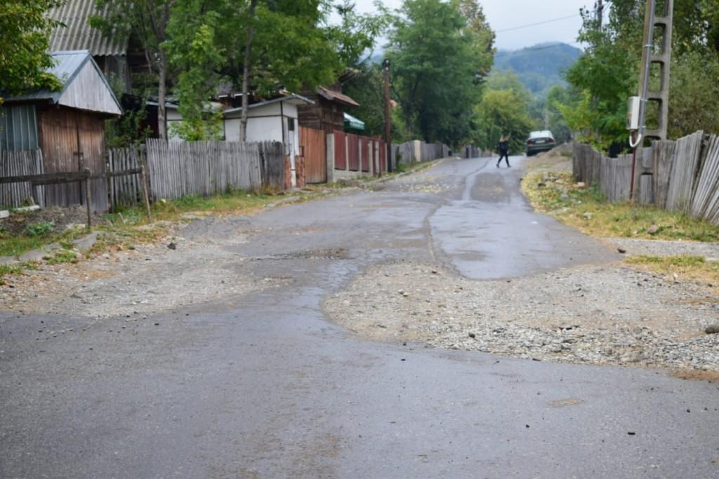 drumuri-locale-pietriceaua_d998b.jpg