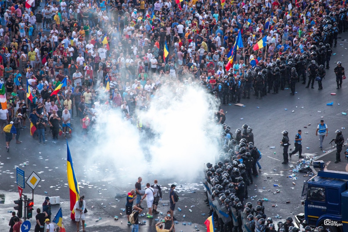 Dosarul 10 august: Foști șefi ai Jandarmerie, achitați. Decizia nu este definitvă 10-august-2018-Gaze-Lacrimogene-la-Protestul-din-Piata-Victoriei-Foto-Octav-Dragan-EUROPAFM.RO-0058_7200f.jpg