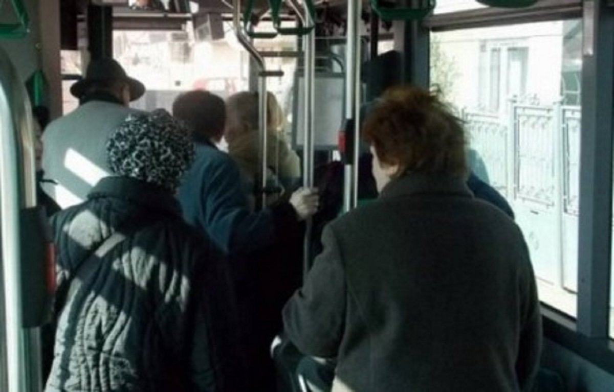 bataie_in_autobuz_40768000_a2e54.jpg