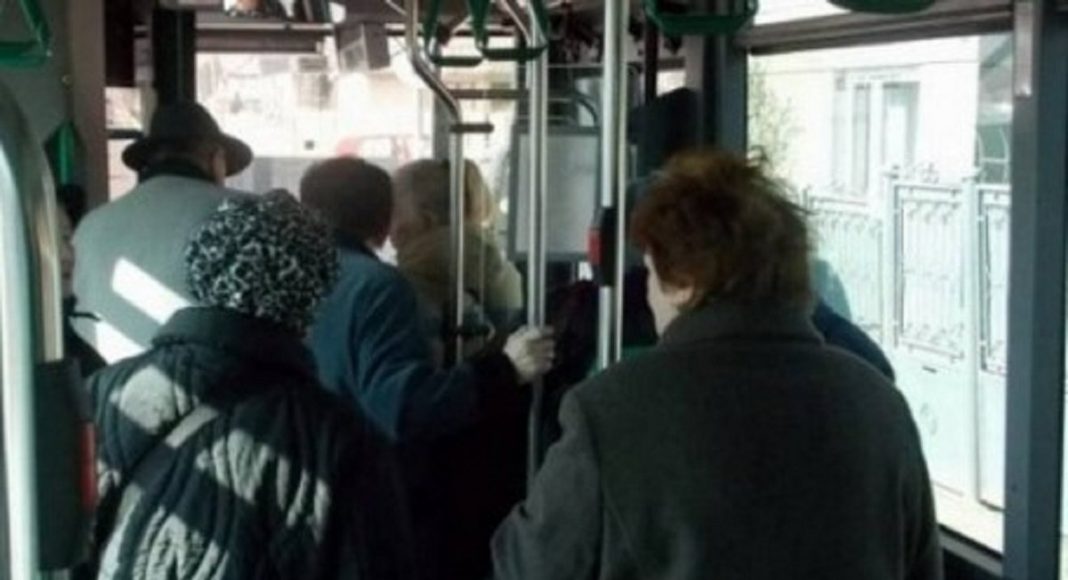 bataie_in_autobuz_40768000_f7bf4.jpg
