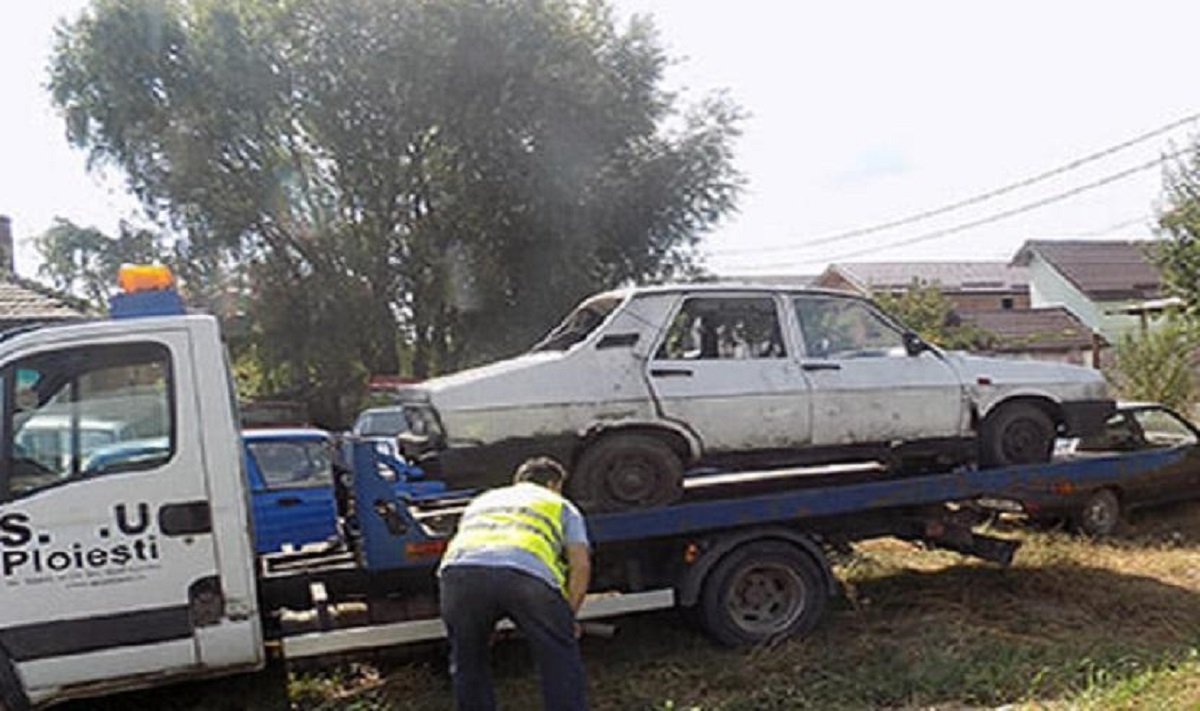 Aproape 40 de mașini abandonate au dispărut de pe străzile Ploieștiului. Ce arată bilanțul SGU
