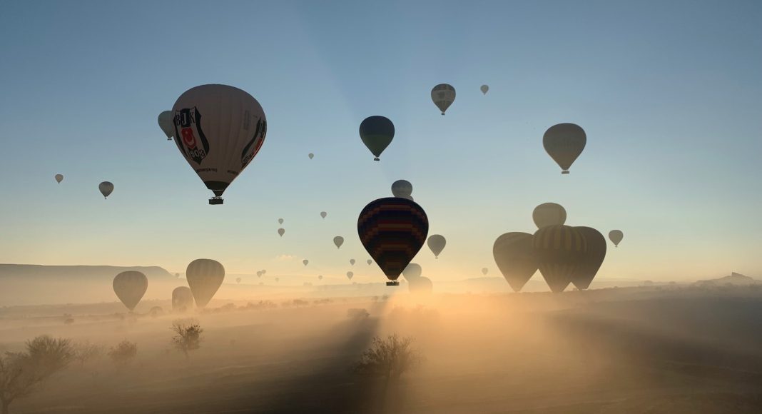 baloane cu aer cald, Cappadocia, peisaj