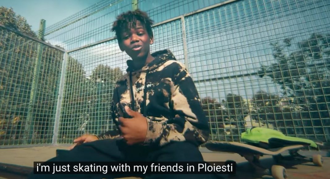 just skatin, artist, videoclip, Ploiești, Obi Owusu-Bonsu, skateboard, skateri, comunitate skateboarding Ploiești