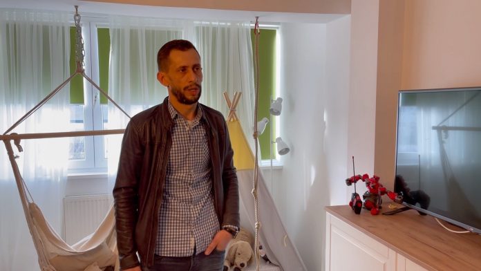 Ionuț Merezeanu, proprietar, bloc 7 etaje, Ploiești, demolare bloc, apartament, investiții, interviu, video, familie, Primăria Ploiești, sondaj