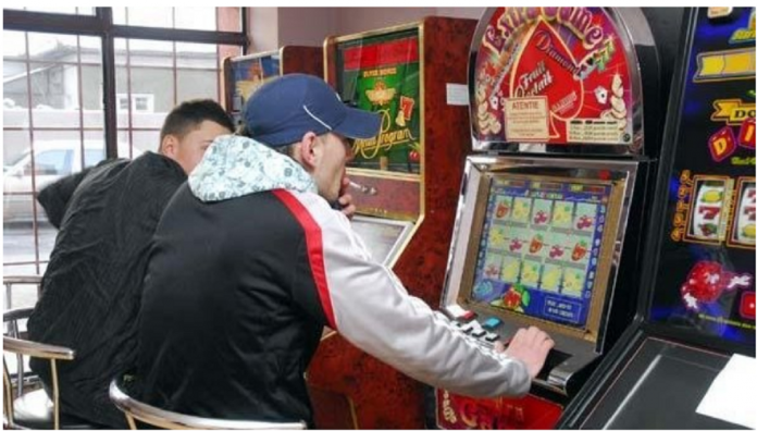 jocuri de noroc, bărbat, jefuit, propunere indecentă, Iași, femeie 25 ani