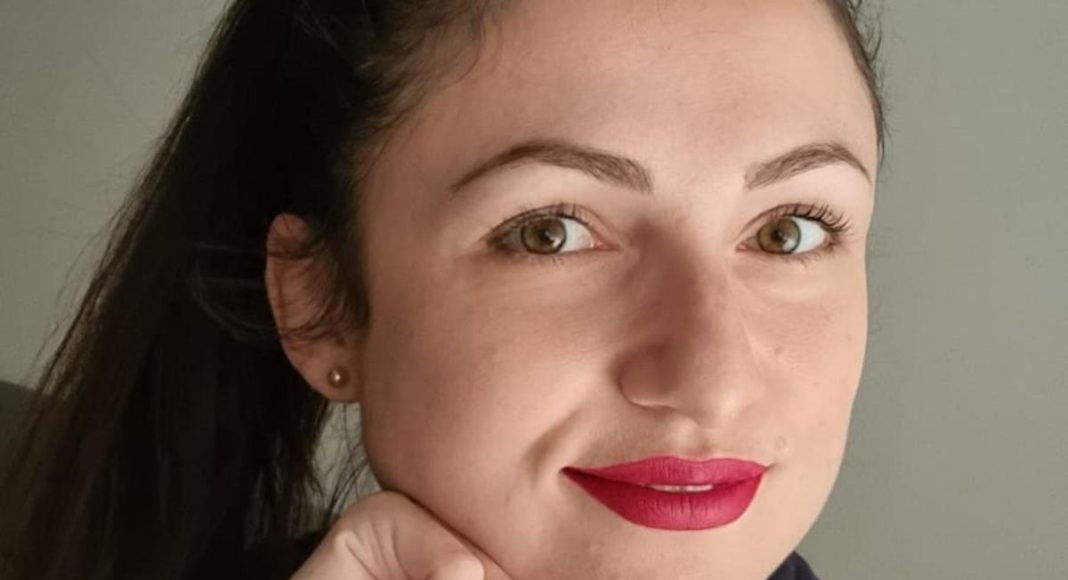 Elena Raluca Cristea, interviu, panică, anxietate, E De Bine, rusă engleză, profil