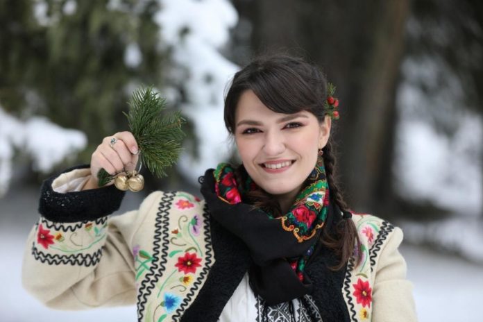 Mădălina Dobre, învățătoare, folclor, Mândrele de la Ploiești, muzică populară, Regina Sânzienelor, interviu