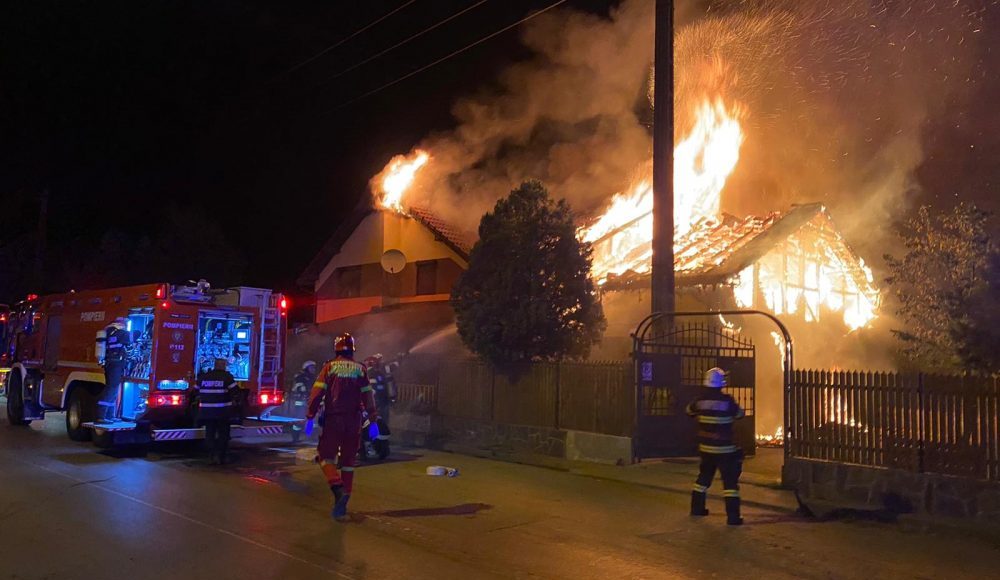 incendiu casa noaptea
