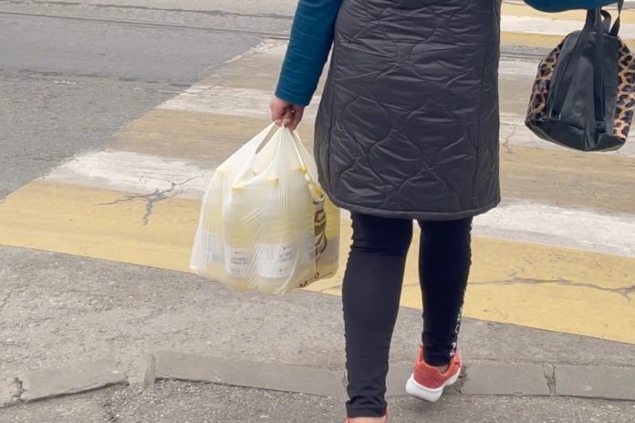 isterie, ulei alimentar, reportaj, video, ploieșteni, preț ulei, criza de ulei, magazine Ploiești