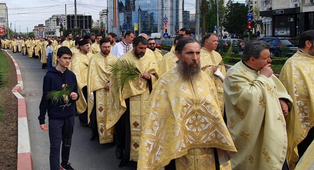 preoți, credincioși, procesiune de Florii, Ploiești, traseul procesiunii, cover