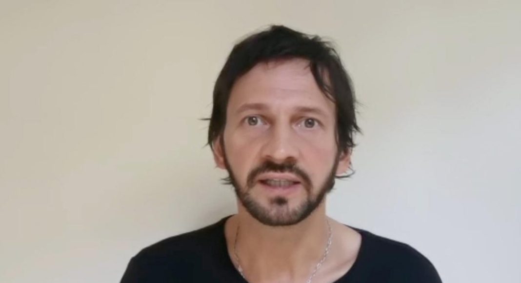 scurtmetraj, manifest pentru educație, actori, Teatrul Toma Caragiu, spune pe bune, Generația lui John, mesaje anonime, proiect educație, ce se întâmpla în școli, Bogdan Farcaș,