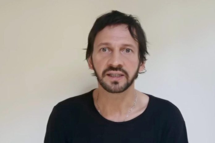 scurtmetraj, manifest pentru educație, actori, Teatrul Toma Caragiu, spune pe bune, Generația lui John, mesaje anonime, proiect educație, ce se întâmpla în școli, Bogdan Farcaș,