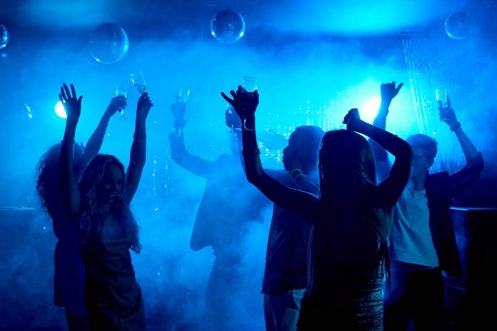 hostel, majorat, proprietar, război, scuane răsturnate, vomă, spumă, Buzău, Denisa Cioban