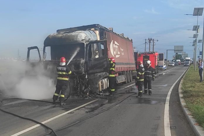 incendiu, Centura de Vest, Ploiești, camion, sens giratoriu, Lukoil, ISU Prahova, pompieri, echipaj SMURD, cover