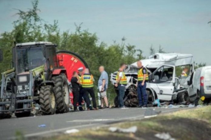 microbuz, români, accident, Ungaria, Vaslui, bărbat, 40 ani, ISU Bihor