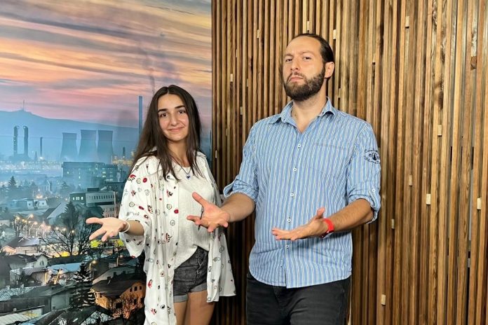 Corina Constantin, vicepreședinte, Simbio Prahova, interviu, 16 ani, Caragiale Ploiești, TikTok, voluntariat, programe de voluntariat, Art Town, anxietate, psihologie