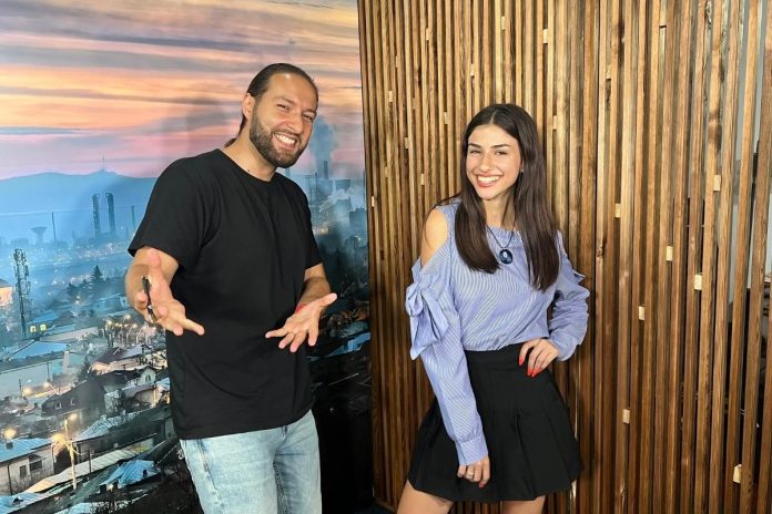 Maria Bădicioiu, elevă, scriere creativă, Colegiului Național Ion Luca Caragiale, Ploiești, Where Wildflowers Grow, podcast, Generația lui John Maria Bădicioiu, elevă, scriere creativă, Colegiului Național Ion Luca Caragiale, Ploiești, Where Wildflowers Grow, podcast, Generația lui John