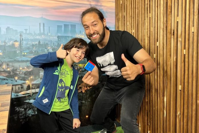 George Bușcă, copil genial, cubul rubik, record cub rubik, interviu, podcast, teleportare, Generația lui John