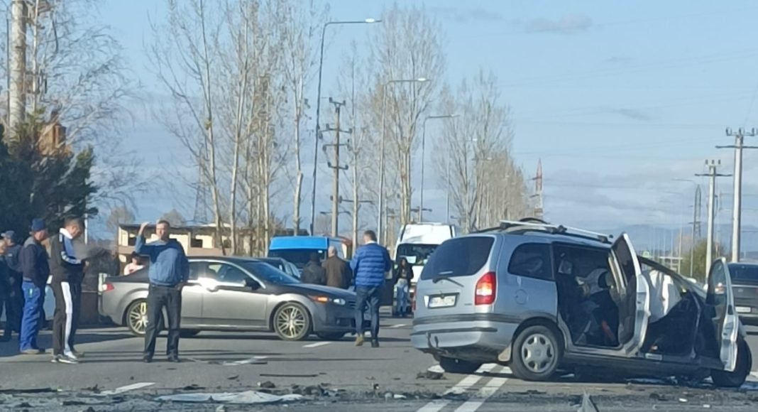 accident rutier, DJ 102, sensul giratoriu suspendat, ISU Prahova, cover