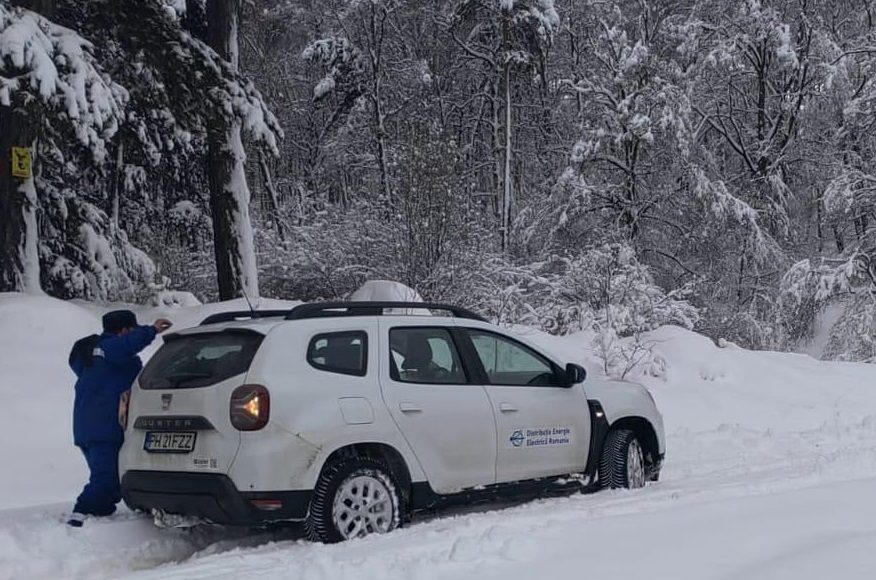 In Prahova, conditiile meteo impun lucrari la retelele electrice