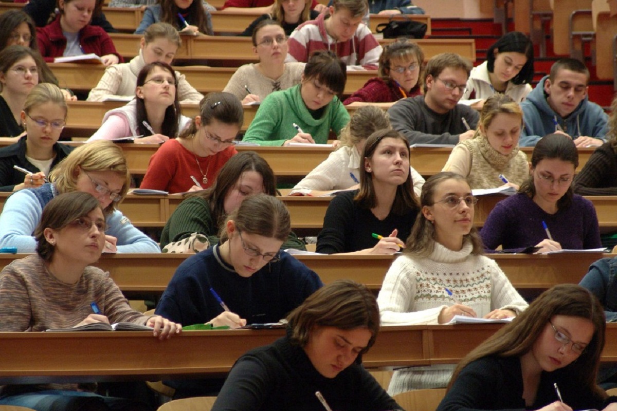 Când încep studenții anul universitar 2025-2026