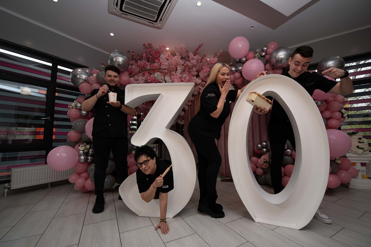 echipa ana state - laurențiu, petronela, oana, alex