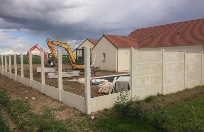 Un gard poate fi inalt de pana la doi metri