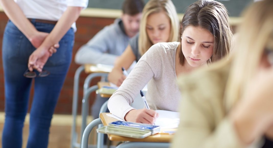 elevi care dau examen