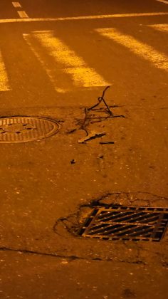 Bucata de sarma din asfalt