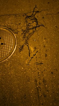 Bucata de sarma din asfalt