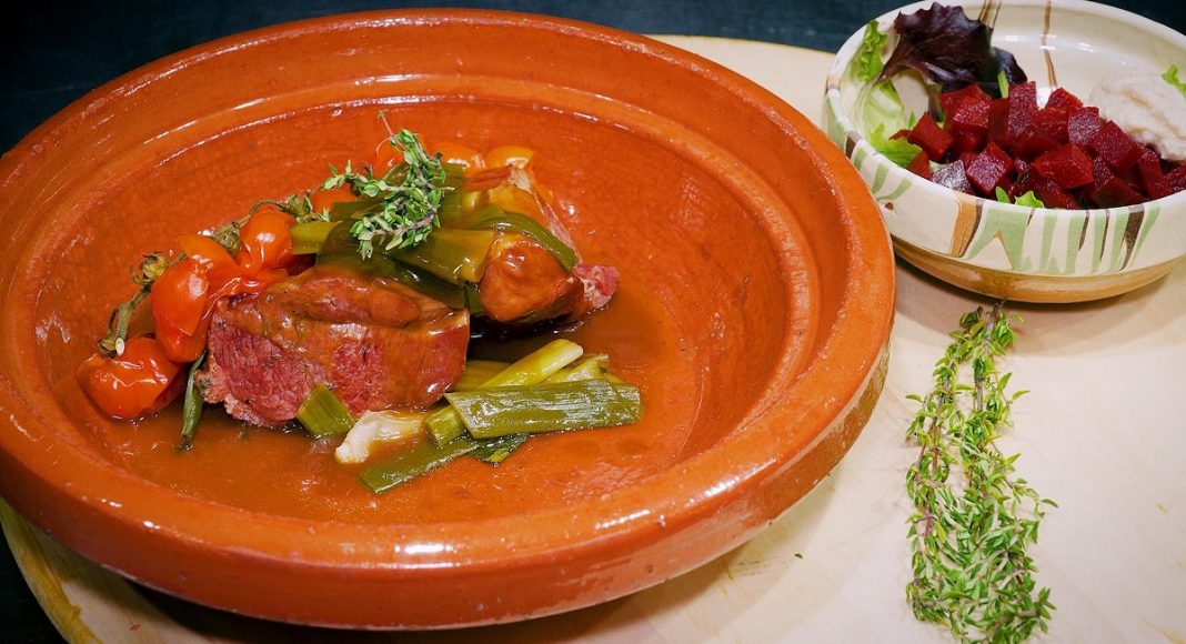 Cum se prepară friptura de miel la tavă la restaurant Bulevard