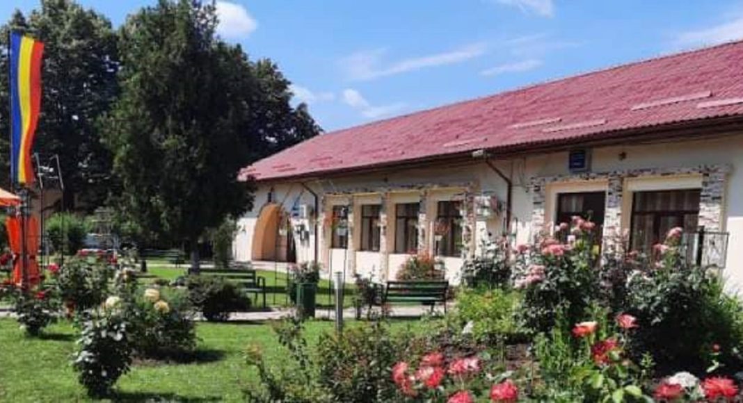 primaria manesti