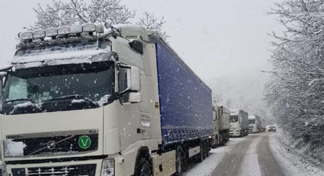 tiruri blocate in zapada
