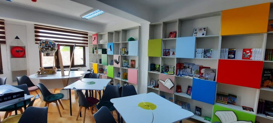 biblioteca numara 9000 de volume
