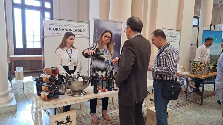 expozanti festival tinutul vinului