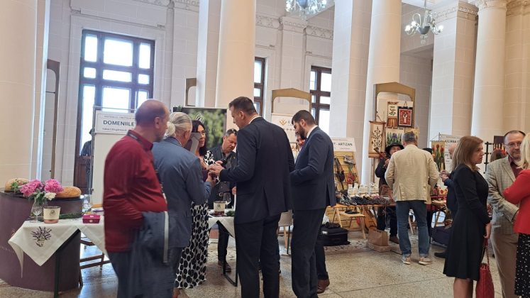 expozanti festival tinutul vinului