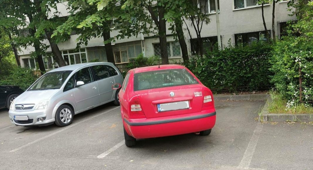 masina parcata 2 locuri