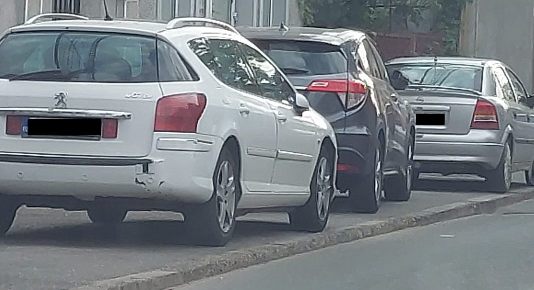 parcare trotuar