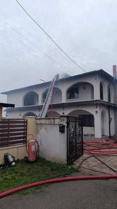 Incendiu Târgșoru Vechi - au ars casa si un autoturism