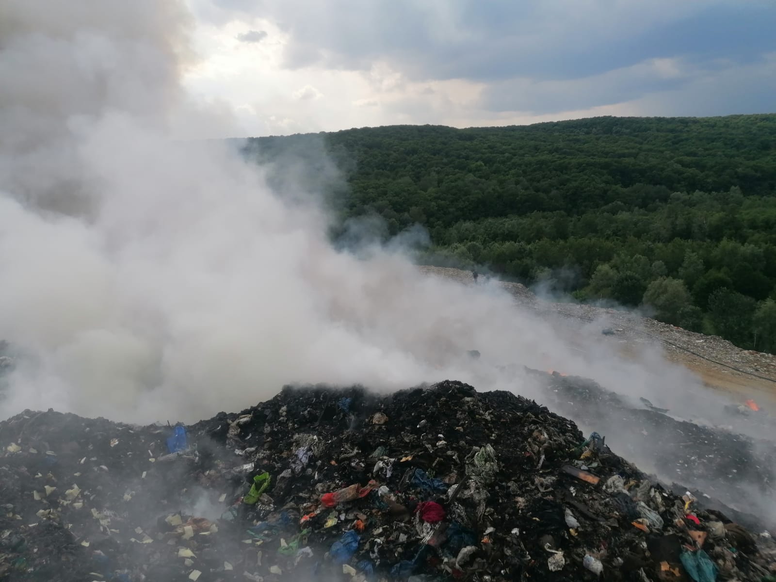imagini groapa gunoi